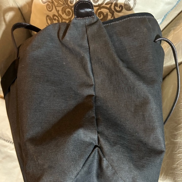 Briggs and Riley travel bag in excellent condition. Lifetime replacement. - Picture 4 of 8